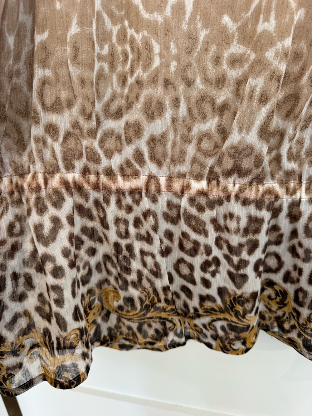 Chico's Beige Brown Leopard Print V-Neck Tunic with Gold Embellishment Size 2 - Picture 4 of 5